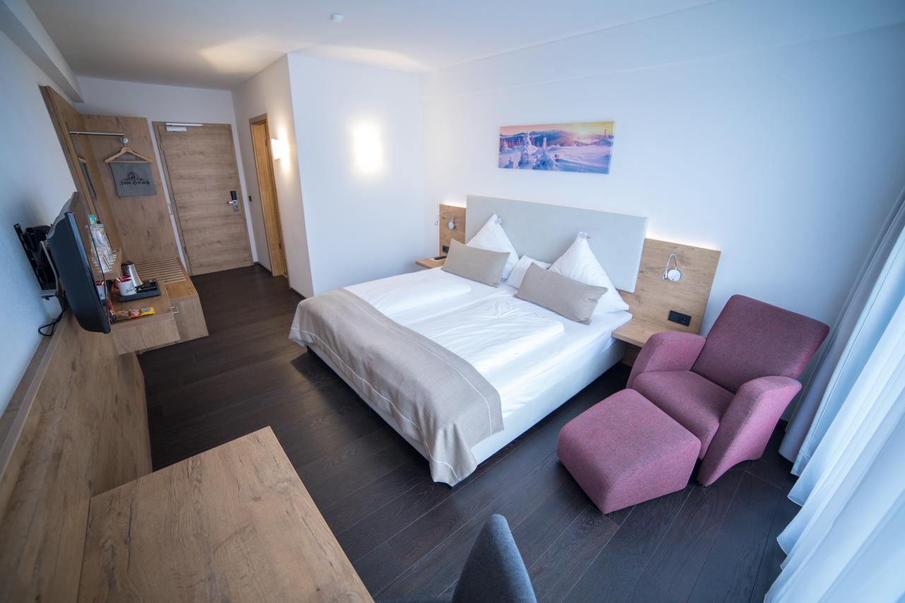 Hotel Zum Hirsch Wertingen Esterno foto