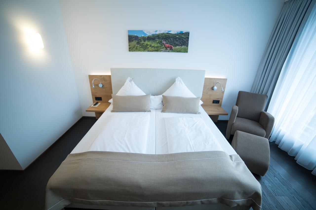 Hotel Zum Hirsch Wertingen Esterno foto