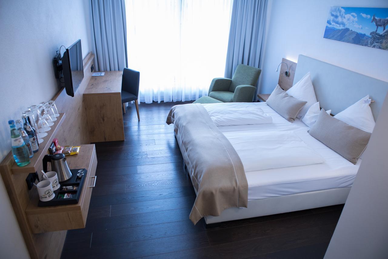 Hotel Zum Hirsch Wertingen Esterno foto