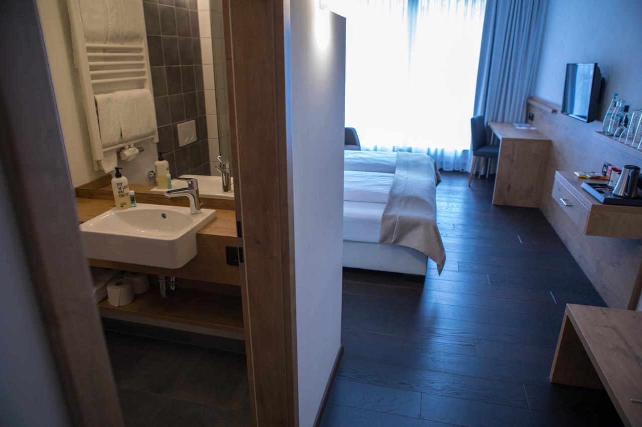 Hotel Zum Hirsch Wertingen Esterno foto