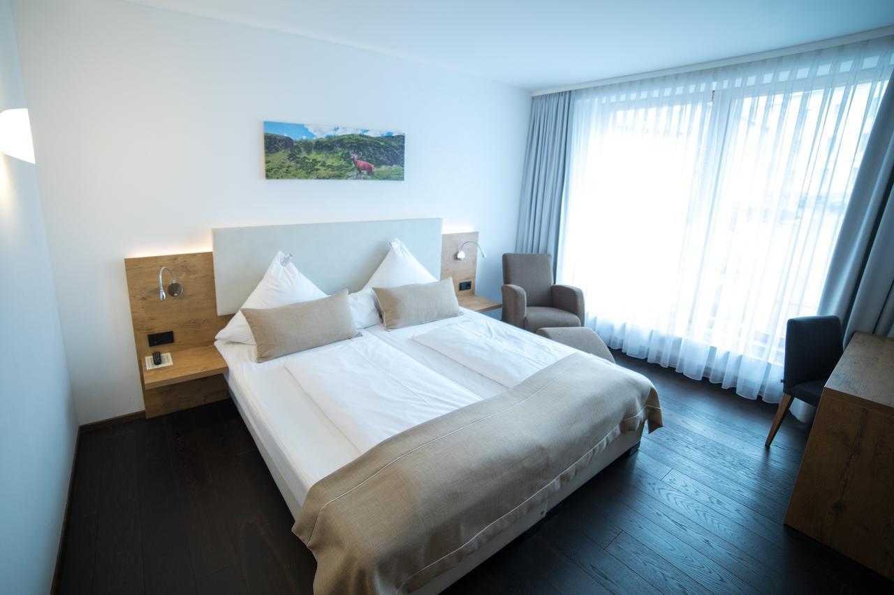 Hotel Zum Hirsch Wertingen Esterno foto