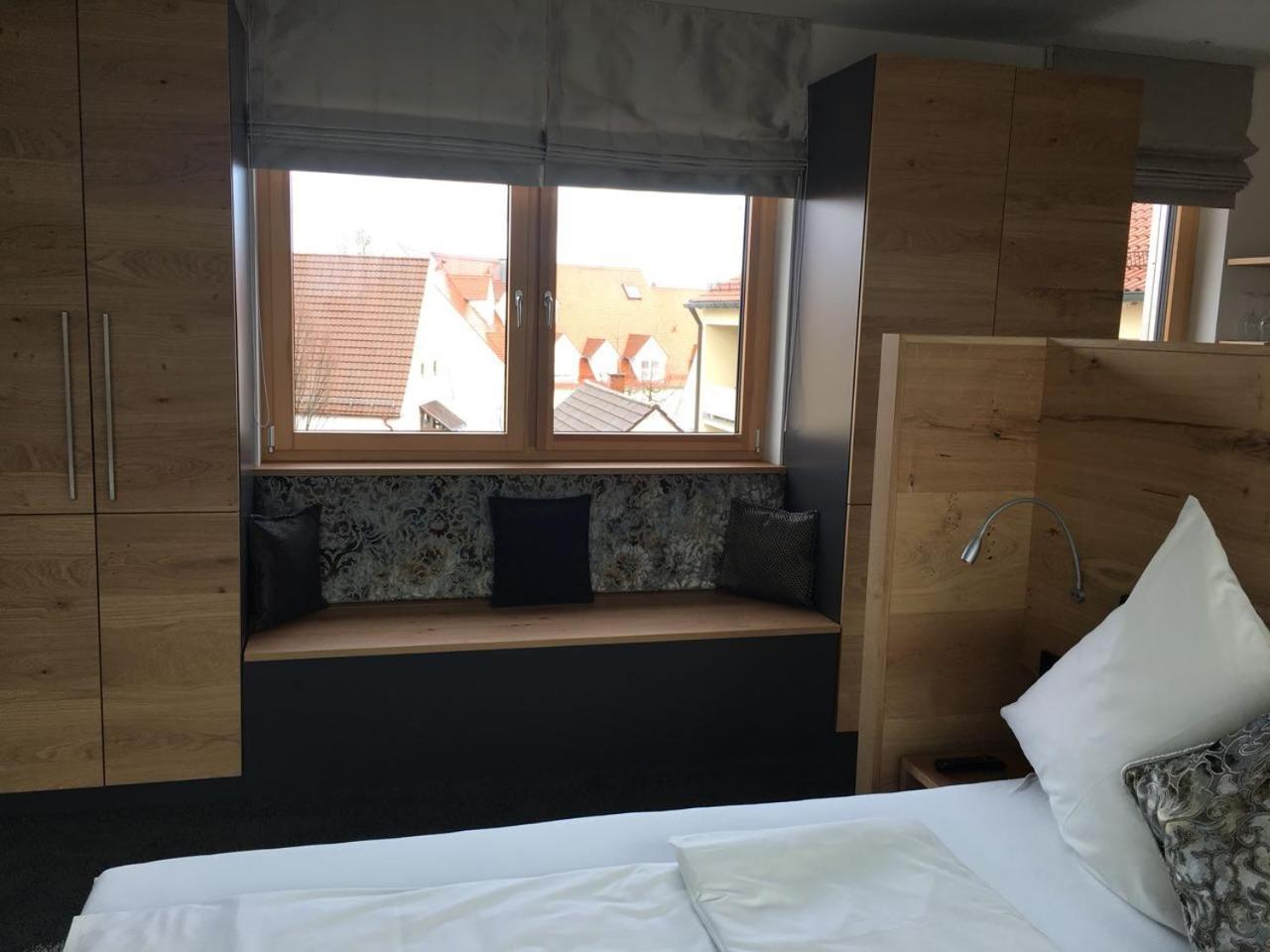 Hotel Zum Hirsch Wertingen Esterno foto