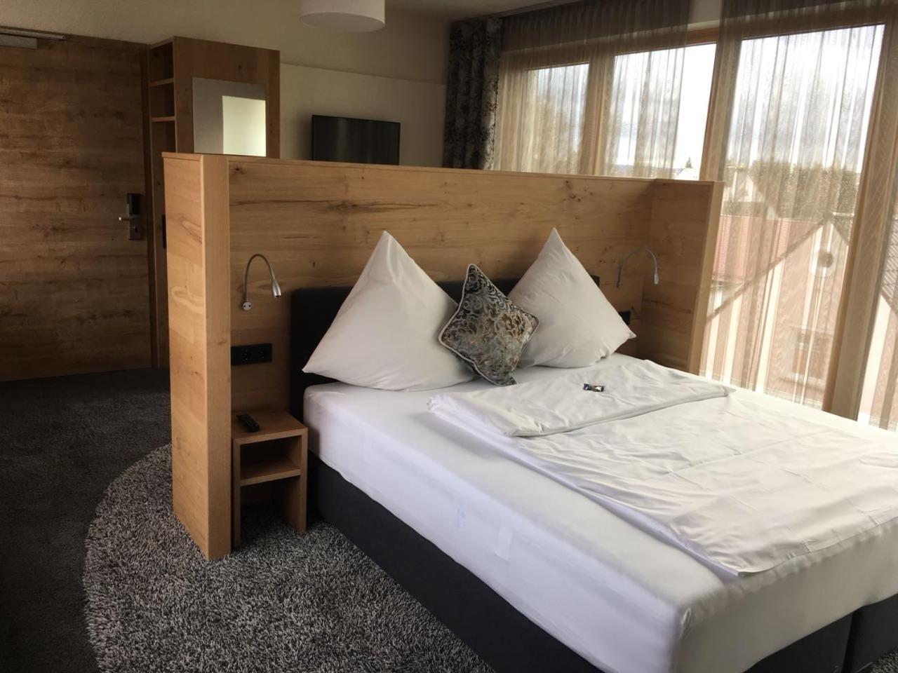 Hotel Zum Hirsch Wertingen Esterno foto